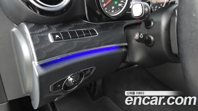 Mercedes-Benz E-Class 2020 — photo 27