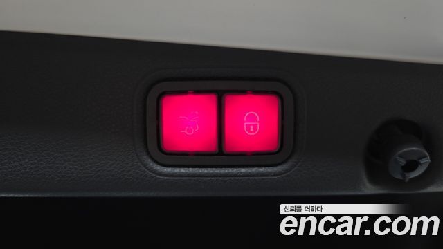 Mercedes-Benz E-Class 2020 — photo 28
