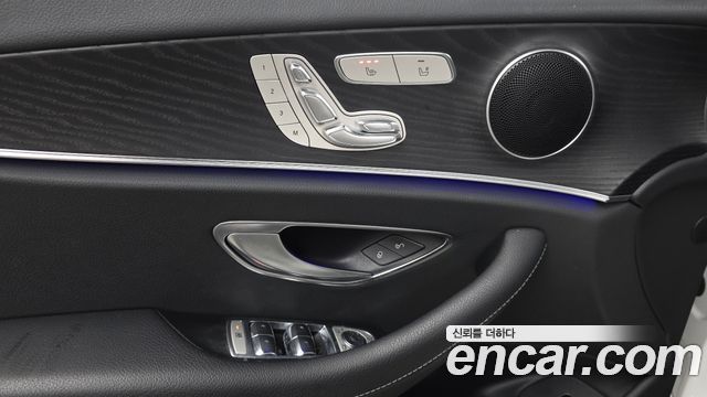 Mercedes-Benz E-Class 2020 — photo 29