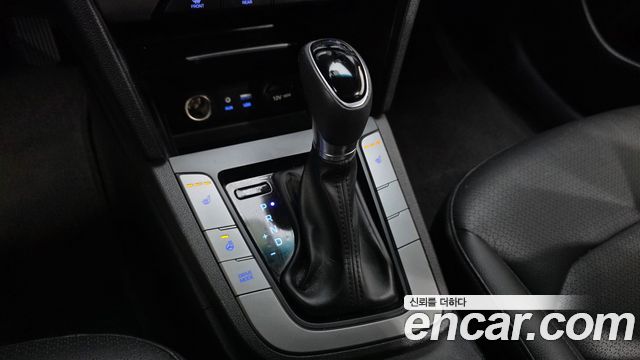 Hyundai AVANTE 2016 — photo 9