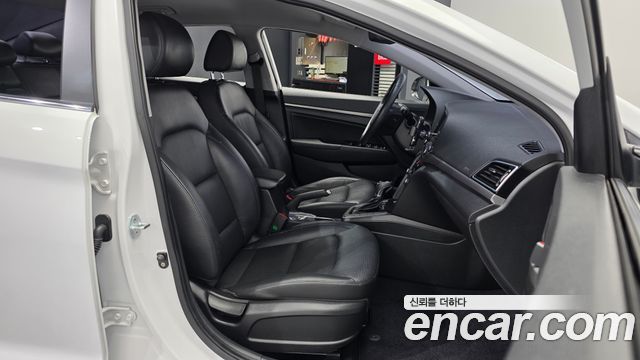 Hyundai AVANTE 2016 — photo 11