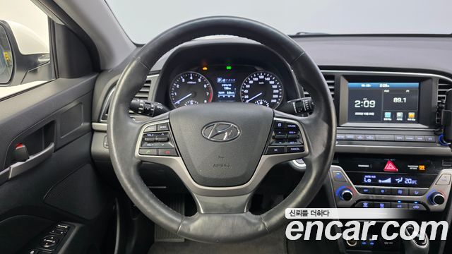 Hyundai AVANTE 2016 — photo 13