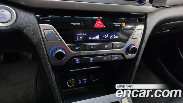 Hyundai AVANTE 2016 — photo 17