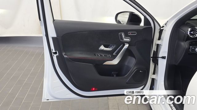 Mercedes-Benz A-Class 2020 — photo 14