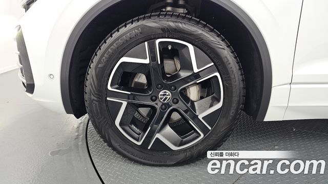 Volkswagen Touareg 2024 — photo 5