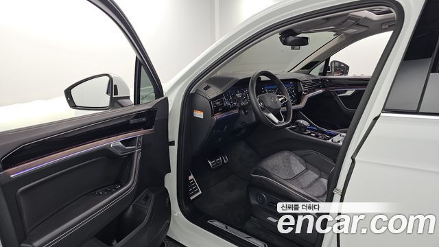Volkswagen Touareg 2024 — photo 10