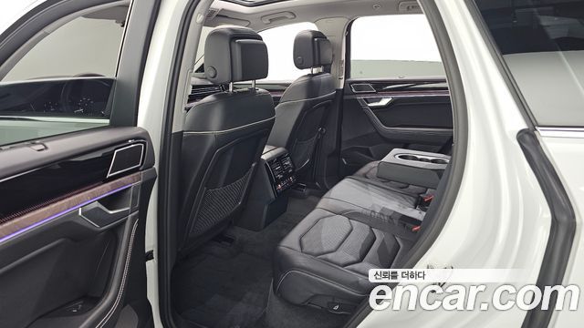 Volkswagen Touareg 2024 — photo 11