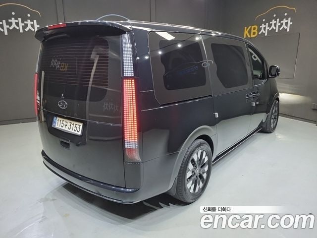 Hyundai Staria 2022 — photo 3