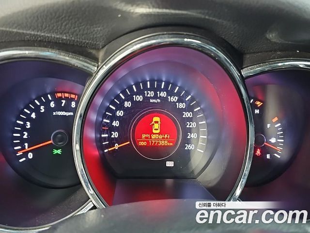 Kia K5 2011 — photo 7