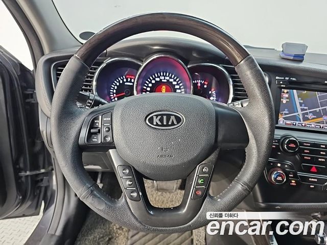 Kia K5 2011 — photo 9
