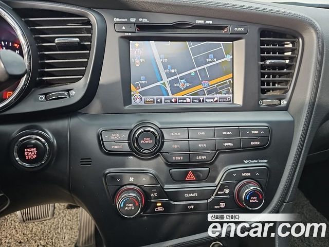 Kia K5 2011 — photo 16