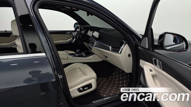 BMW X5 2021 — photo 17