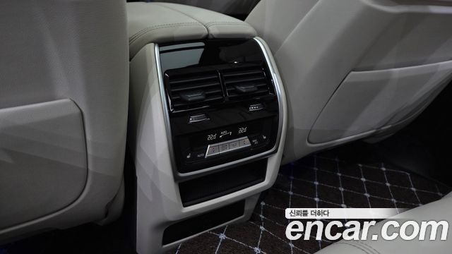 BMW X5 2021 — photo 25