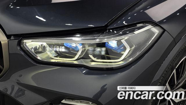 BMW X5 2021 — photo 8