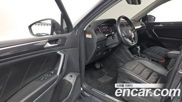 Volkswagen Tiguan 2022 — photo 13