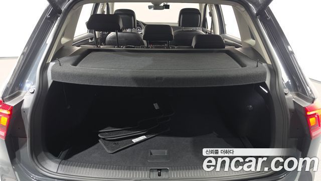 Volkswagen Tiguan 2022 — photo 24