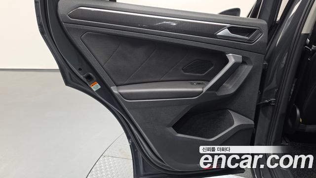 Volkswagen Tiguan 2022 — photo 15