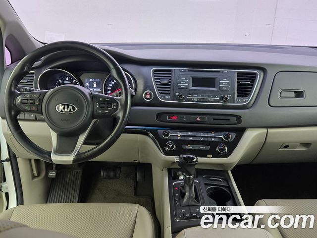 Kia Canival 2016 — photo 4