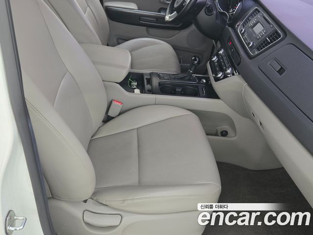 Kia Canival 2016 — photo 7