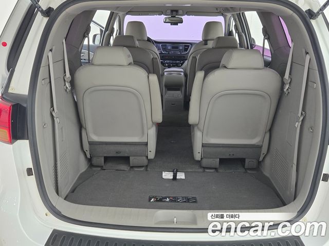 Kia Canival 2016 — photo 9
