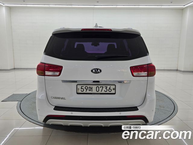 Kia Canival 2016 — photo 12