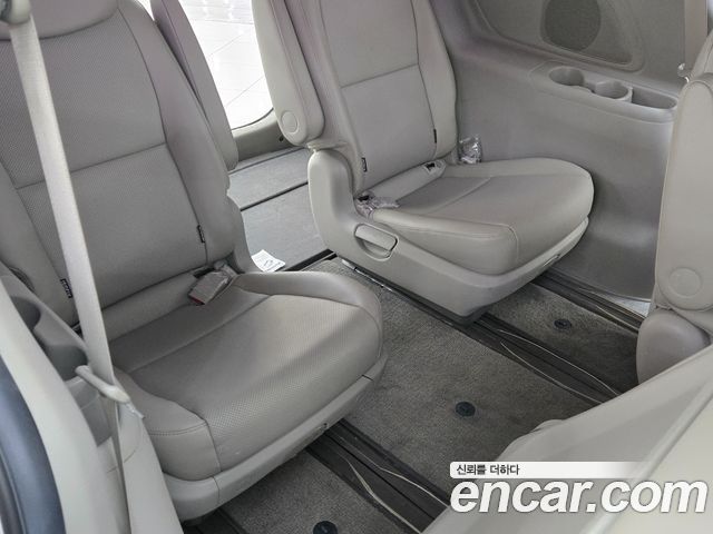 Kia Canival 2016 — photo 17
