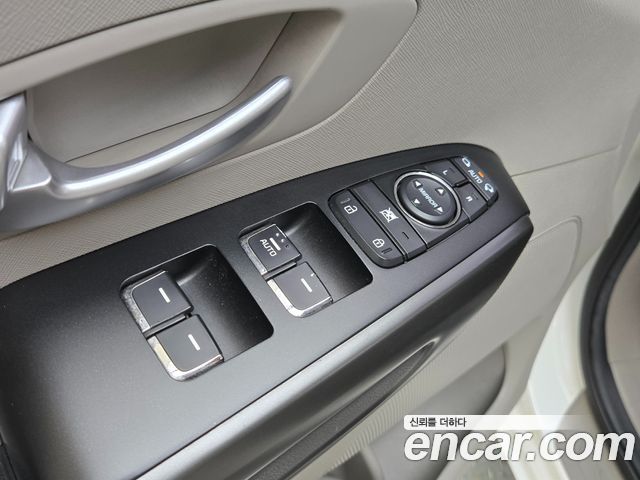Kia Canival 2016 — photo 19