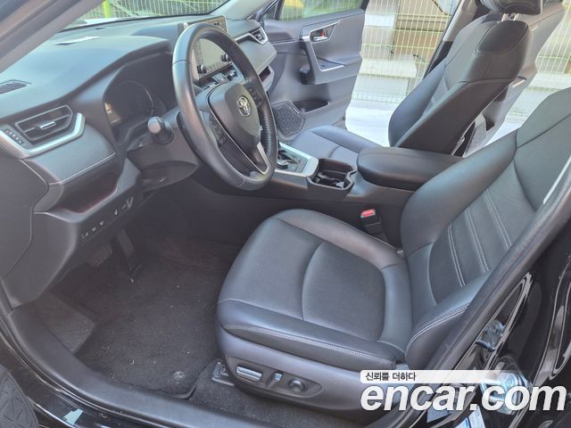 Toyota RAV4 2021 — photo 8