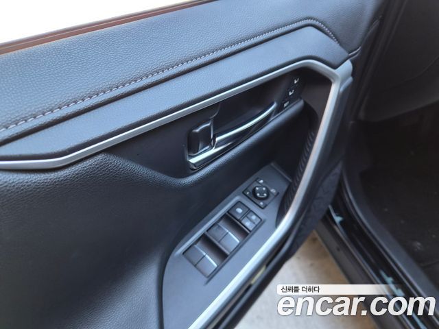 Toyota RAV4 2021 — photo 9