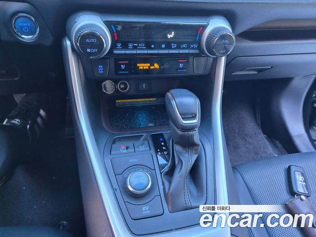 Toyota RAV4 2021 — photo 14