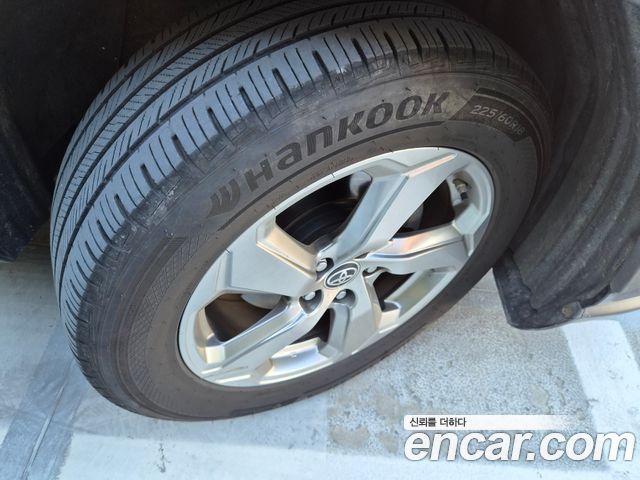 Toyota RAV4 2021 — photo 16
