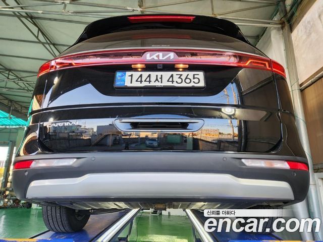 Kia Canival 2023 — photo 2