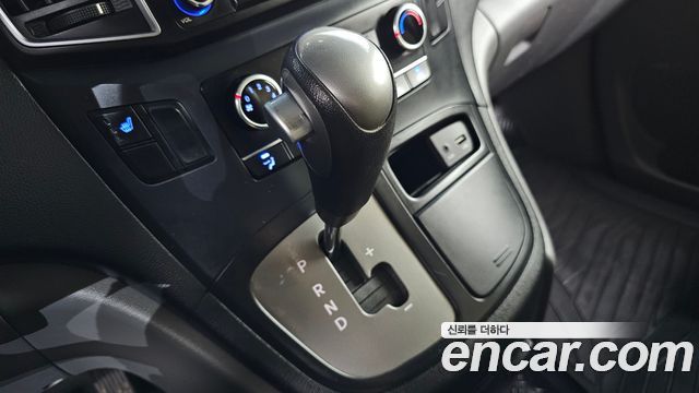 Hyundai Starex 2017 — photo 9