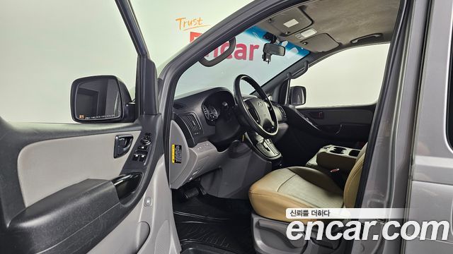 Hyundai Starex 2017 — photo 10