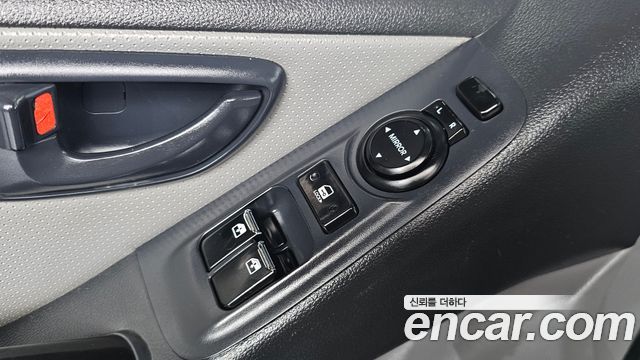 Hyundai Starex 2017 — photo 12