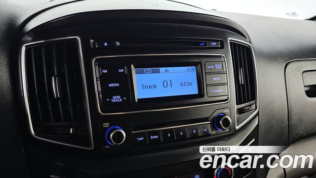 Hyundai Starex 2017 — photo 15