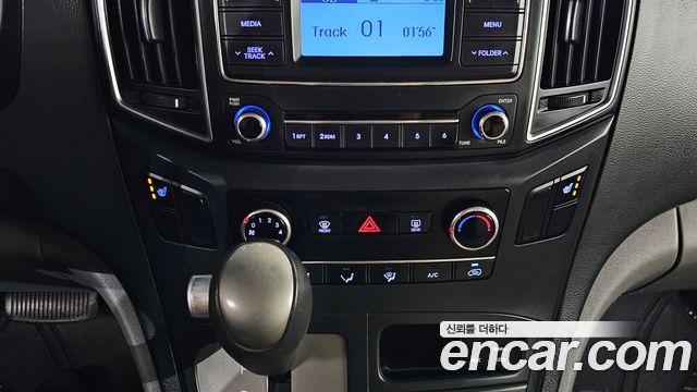 Hyundai Starex 2017 — photo 16