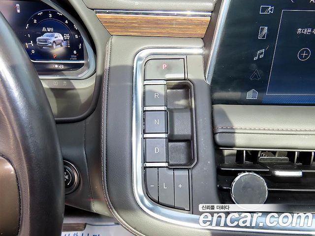Chevrolet Korea Tahoe 2022 — photo 9