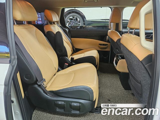 Kia Canival 2021 — photo 11