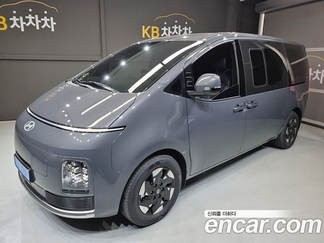 Hyundai Staria 2027 — photo 1