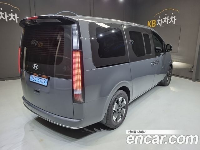 Hyundai Staria 2027 — photo 3