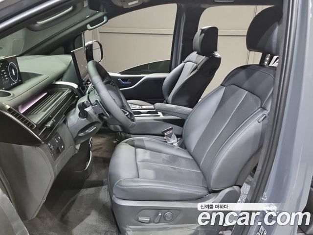 Hyundai Staria 2027 — photo 18