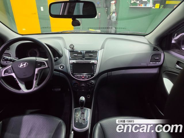 Hyundai Accent 2012 — photo 11