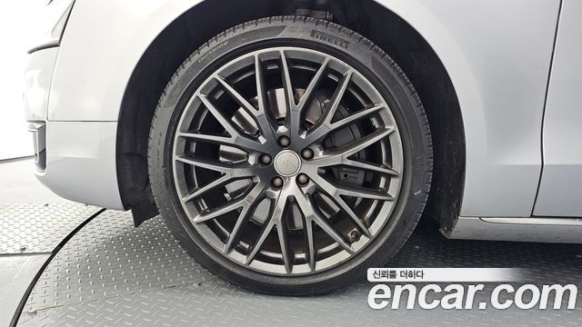 Audi A8 2015 — photo 5