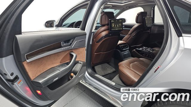 Audi A8 2015 — photo 11