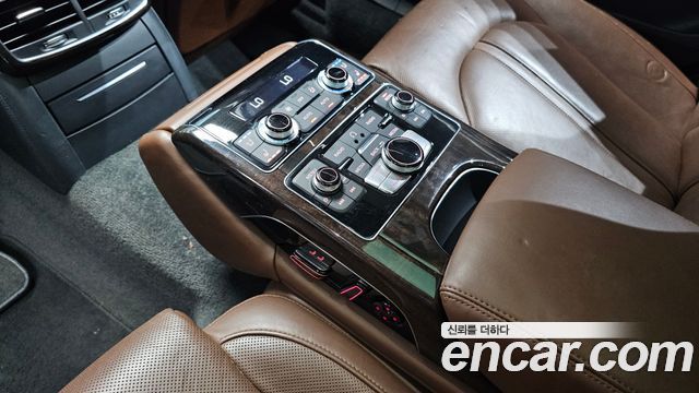 Audi A8 2015 — photo 19