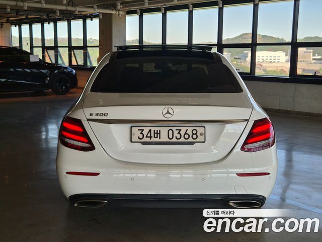 Mercedes-Benz E-Class 2017 — photo 4