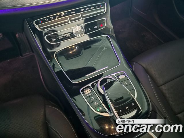Mercedes-Benz E-Class 2017 — photo 9