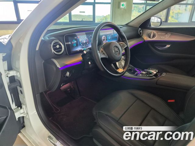 Mercedes-Benz E-Class 2017 — photo 10