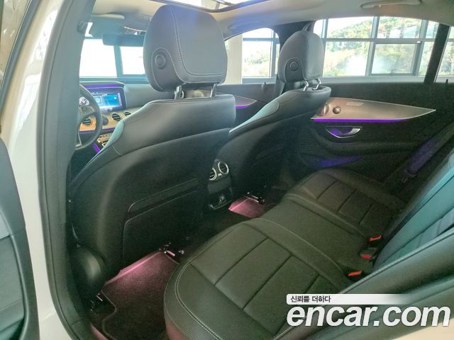 Mercedes-Benz E-Class 2017 — photo 12